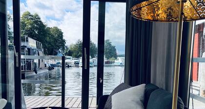 Waterview - Schwimmendes Ferienhaus auf dem Wasser mit Havelblick inkl Motorboot