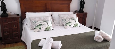 2 bedrooms, desk, free WiFi, bed sheets