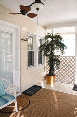 Terrace/patio - Palm Paradise, Steps from the Sea! (North Myrtle Beach)