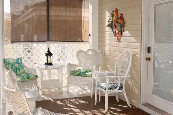 Screened porch and keyless entry door.
