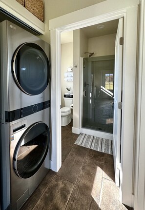 タオル、石鹸、トイレットペーパー