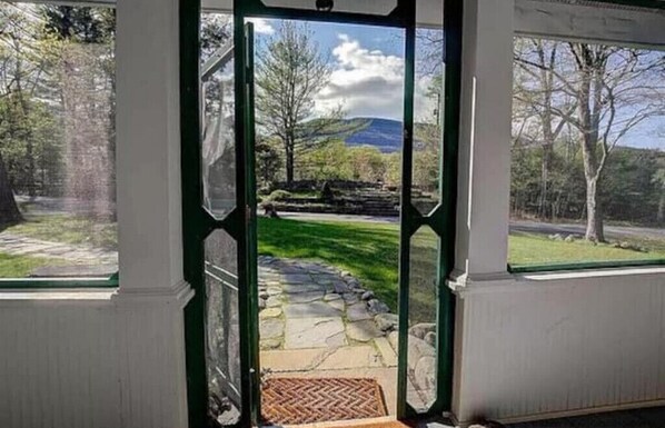 Interior - Cozy, quiet 3-bedroom cabin in the woods
(Saugerties)