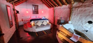 Loft Deluxe | Ropa de cama de alta calidad, edredón, camas con pillow-top y minibar 