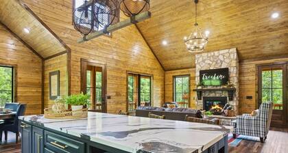 Heated & Chilled Pool! | Pickleball | Hot Tub