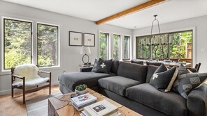 Smart TV, books, stereo