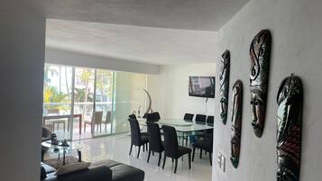 Apartemen Deluks | Makan di kamar