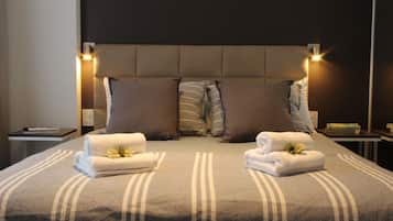Studio (Triple) | 1 bedroom, in-room safe, individually decorated, individually furnished