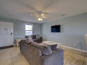 Family Suite | Living area | LED TV - Tiffany's Motel & Condos (Holly Ridge)