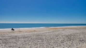 Plage à proximité, sable blanc