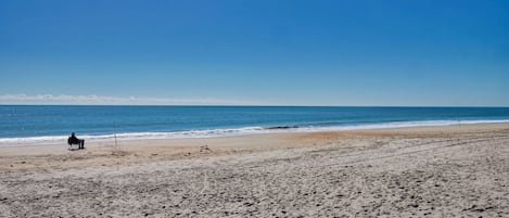 In Strandnähe, weißer Sandstrand