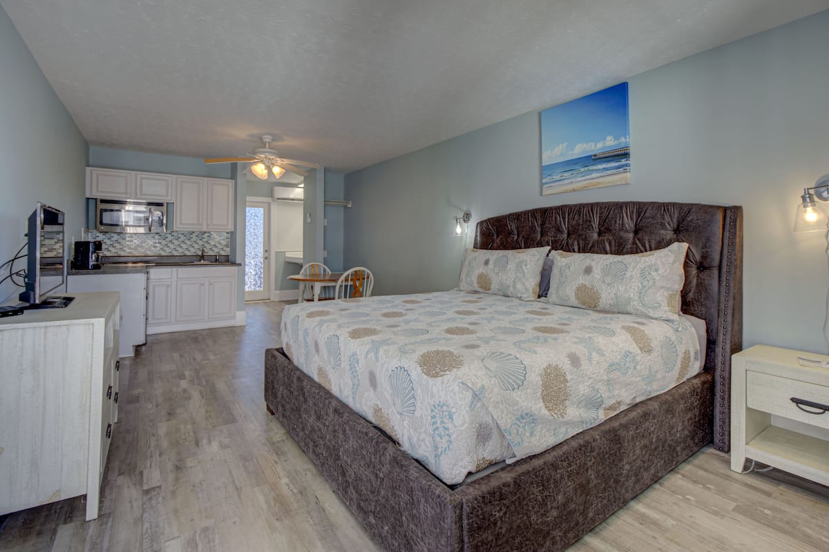 Deluxe Single Room, 1 Bedroom | WiFi (free), bed sheets