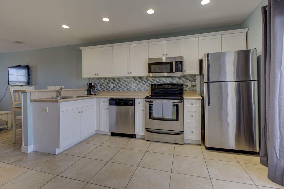 Family Suite | Private kitchen | Coffee/tea maker