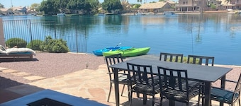 Lakefront Lux