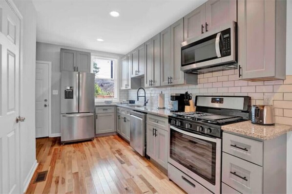 Private kitchen - Stay Comfortably Near Johns Hopkins Hospital! (Baltimore)