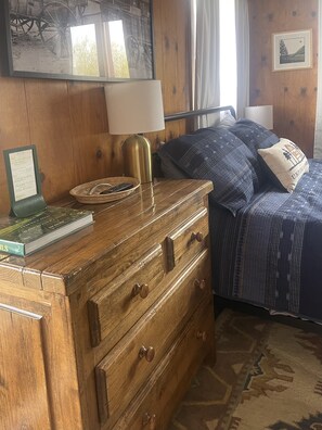 2 bedrooms, travel crib, WiFi, bed sheets