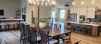 Beautiful, remodeled home on Lake Andrew. Pontoon Rental Available