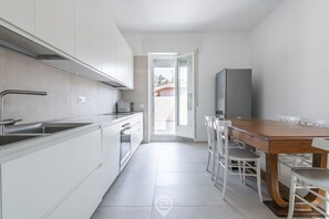 Fridge, microwave, oven, stovetop - Sandy Retreat (Torre Grande)