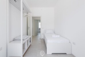 4 bedrooms, WiFi, bed sheets