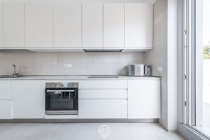 Fridge, microwave, oven, stovetop - Sandy Retreat (Torre Grande)