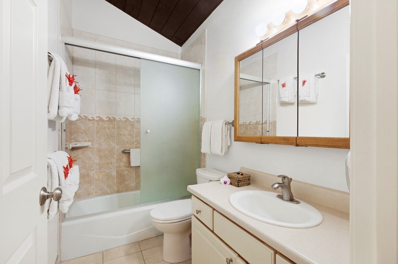 Great condo near downtown Kona - Photo 8