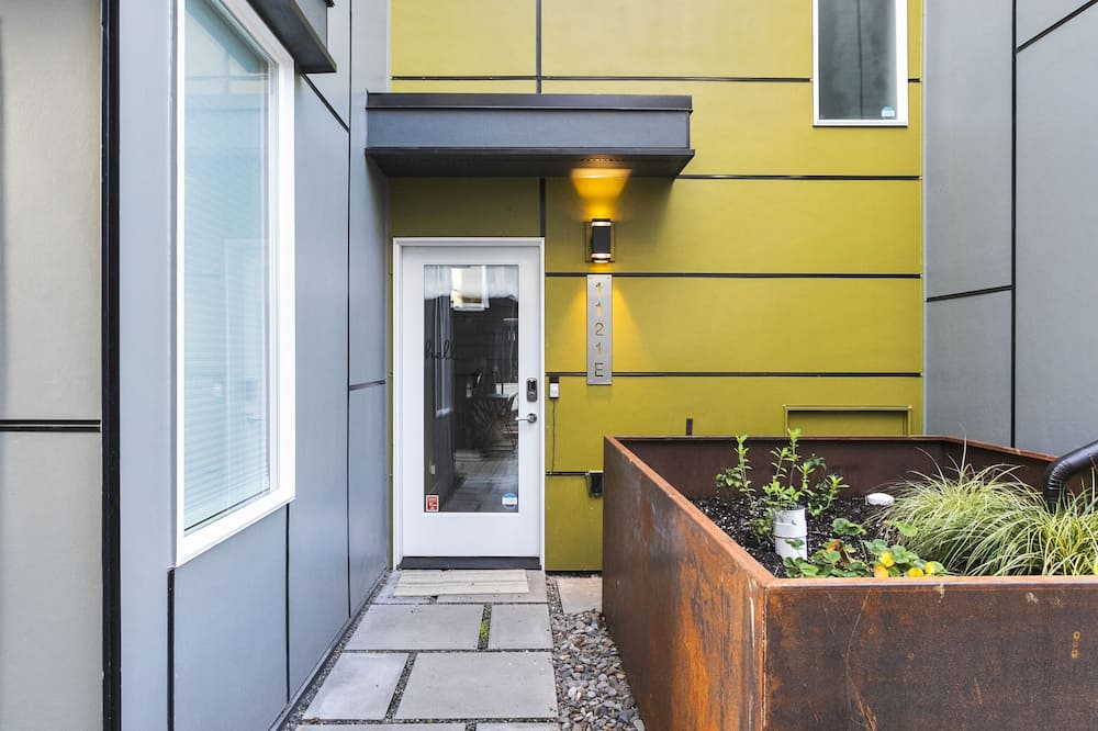 Modern Sustainable Design in Ballard