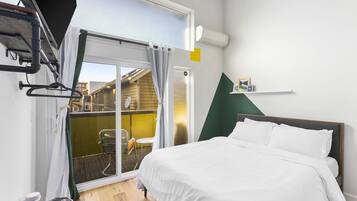 Classic Apartment | 2 bedrooms, desk, iron/ironing board, free WiFi