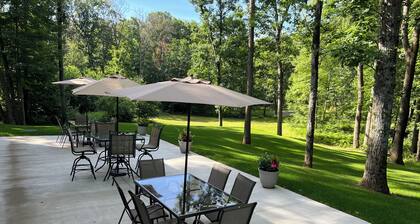 Golfer's Getaway! Located within one mile of Dream and Nightmare Golf Courses