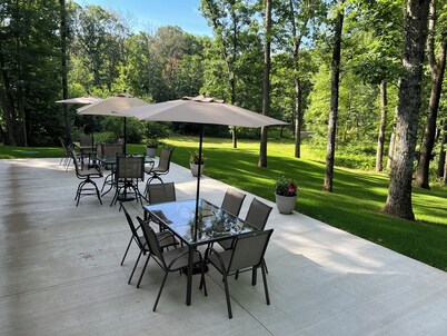 Golfer's Getaway! Located within one mile of Dream and Nightmare Golf Courses