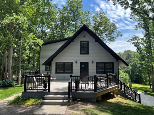 Golfer's Getaway! Located within one mile of Dream and Nightmare Golf Courses