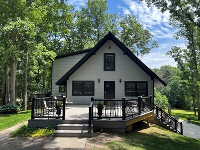 Golfer's Getaway! Located within one mile of Dream and Nightmare Golf Courses