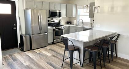 Golfer's Getaway! Located within one mile of Dream and Nightmare Golf Courses