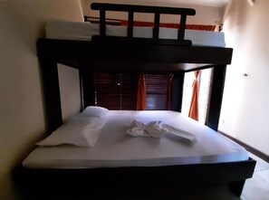 Habitación cuádruple estándar | Wifi gratis y acceso para silla de ruedas 