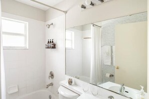 Hair dryer, towels, soap, shampoo - Quiet Getaway to Tampa & Orlando (Mulberry)