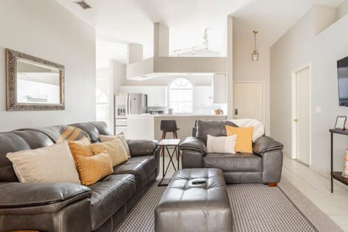 Quiet Getaway to Tampa & Orlando