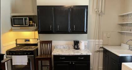 'Ralph' Comfortable Downtown/UK Apartment