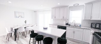 Cozy Getaway Lodge & Retreat w/ game room/deck/fire pit ~25mins from Hershey P