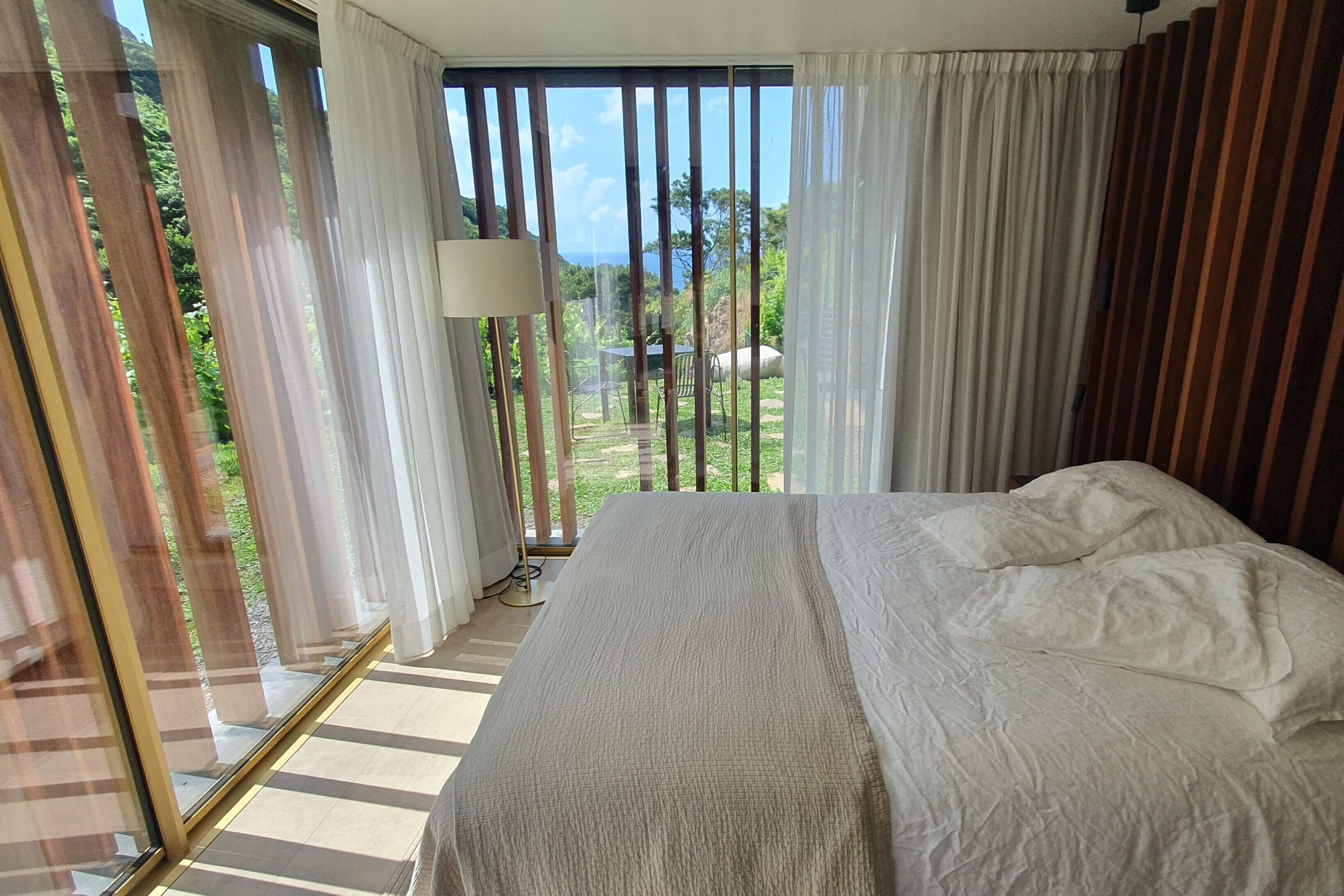 1 bedroom, Frette Italian sheets, premium bedding, down duvets