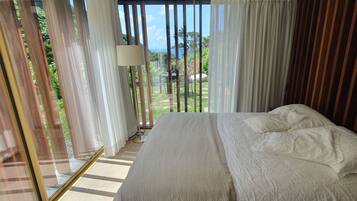 1 bedroom, Frette Italian sheets, premium bedding, down duvets