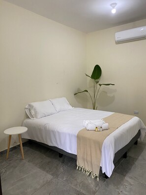Room | Free WiFi - Hotel La Isla (Cunduacan)