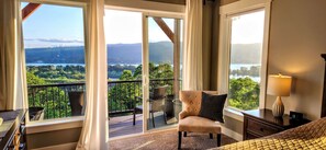 Smart TV, fireplace, books, stereo