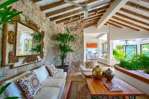 Smart TV, reproductor de DVD y estéreo