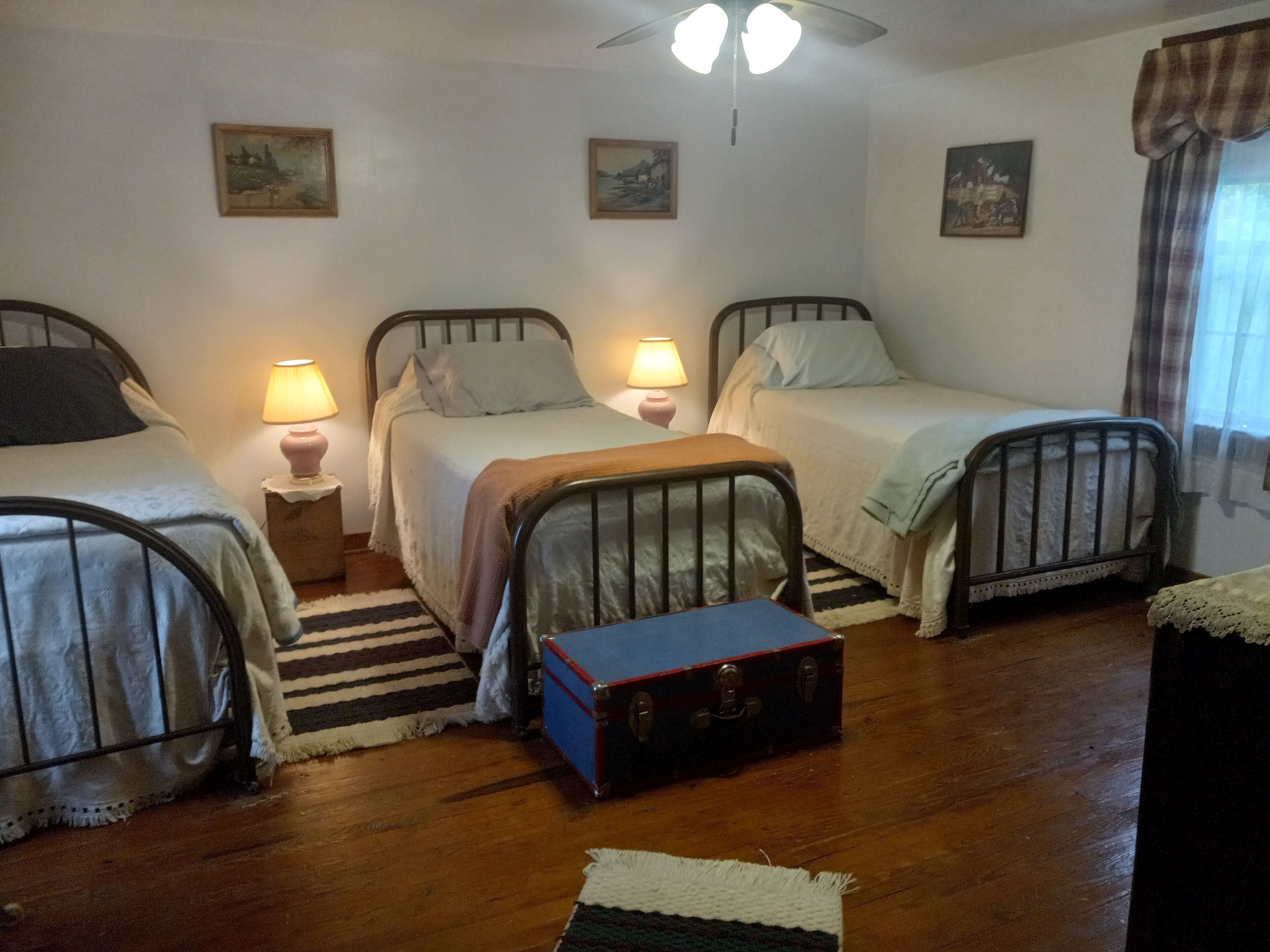 3 dormitorios, tabla de planchar con plancha, wifi y ropa de cama