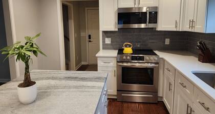 Spacious & Private Willow Creek Getaway ★ King Bed & Laundry ★ Near DT Raleigh