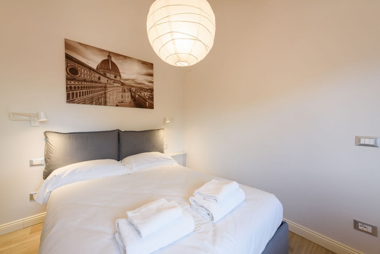 1 dormitorio, tabla de planchar con plancha, wifi y ropa de cama