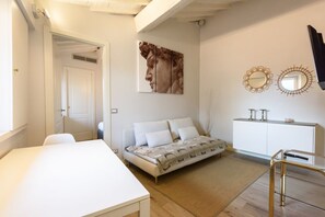 1 bedroom, iron/ironing board, WiFi, bed sheets - Santa Croce Top in Florence by Mmega (Firenze)