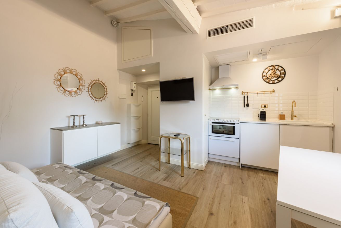 1 dormitorio, tabla de planchar con plancha, wifi y ropa de cama