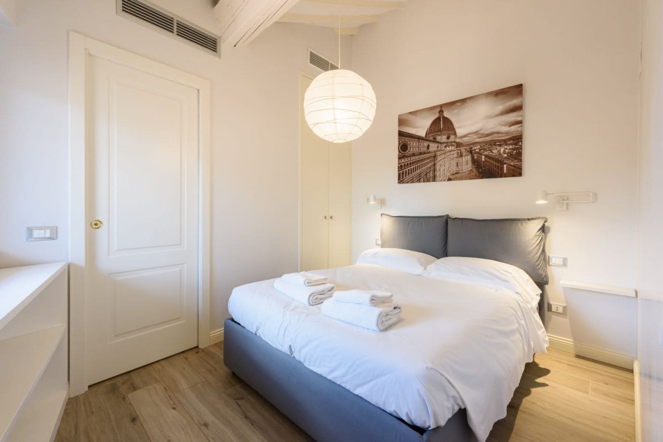 1 dormitorio, tabla de planchar con plancha, wifi y ropa de cama