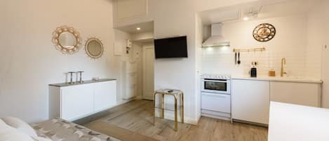 1 dormitorio, tabla de planchar con plancha, wifi y ropa de cama