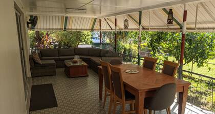 Tropical 3bed home with spa & yard