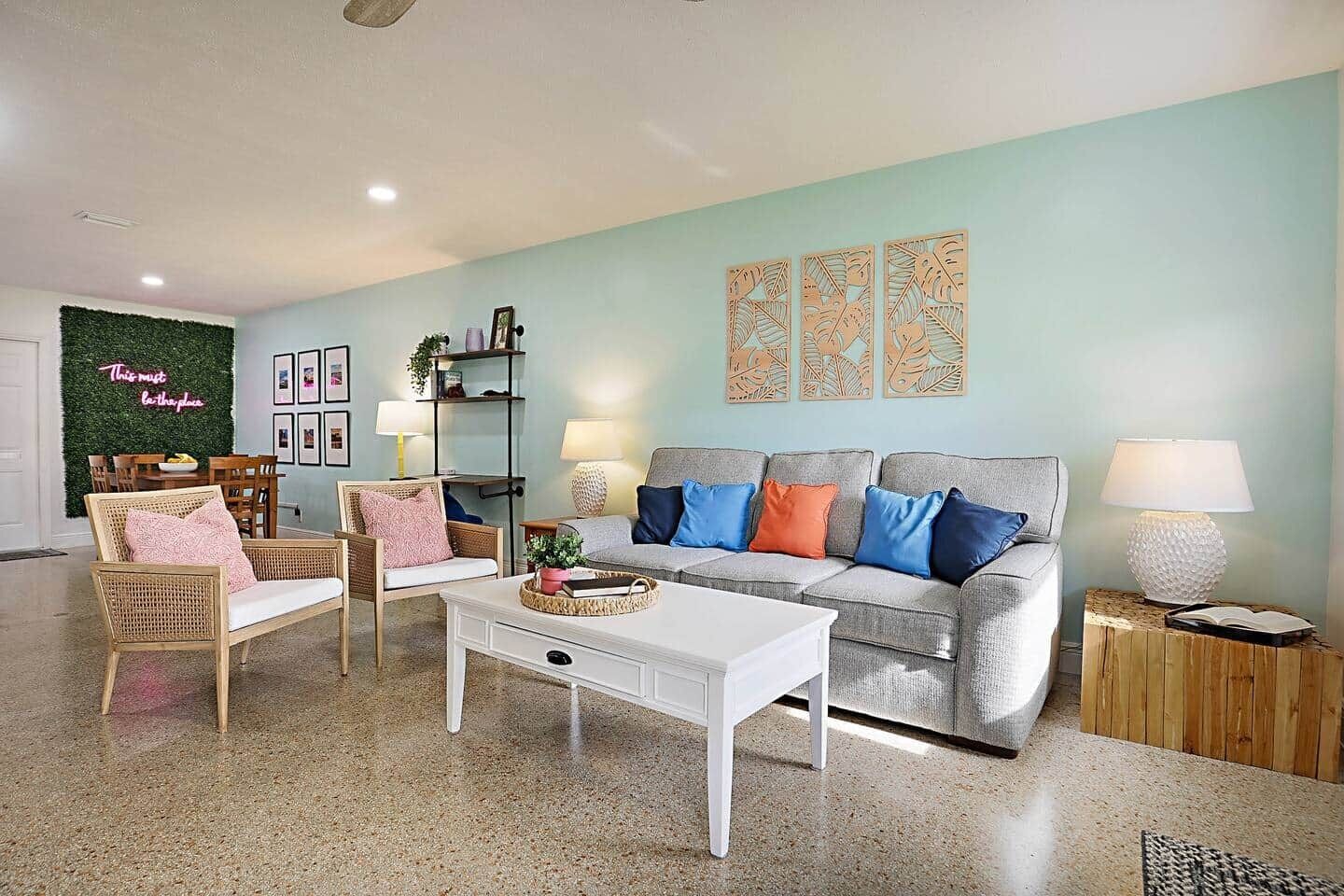 Tropical Escape Near Beach! Tons Of Parking! - Boynton Beach, FL